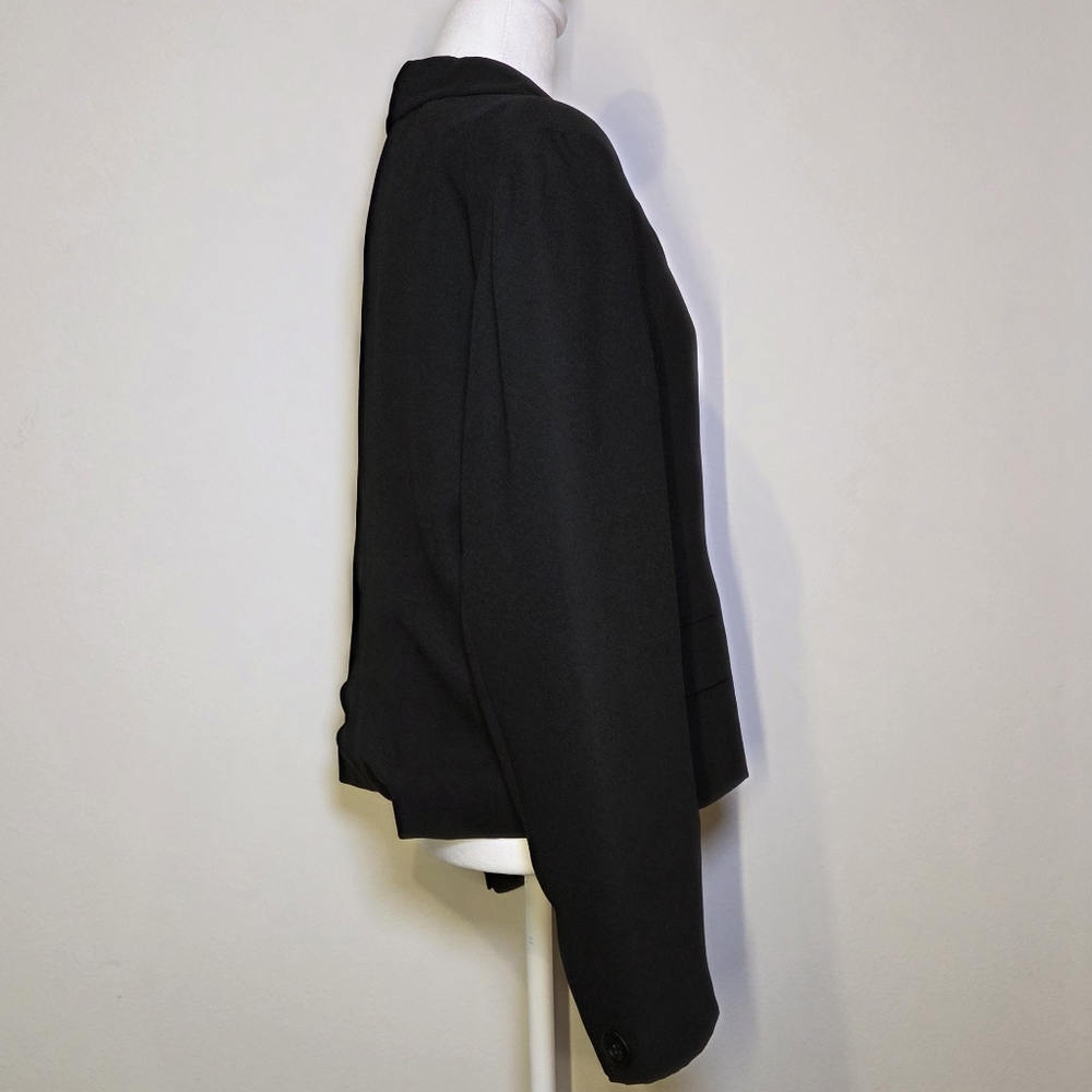 Classic Black Women's Blazer - Picture 5 of 8